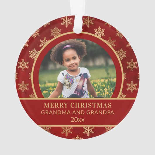 Eerste kerstgrootma Grandpa Red Gold Snowflakes Ornament (achterkant)