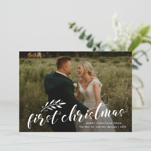 Eerste kersthandgeschreven bruiloft foto feestdagenkaart (Staand voorkant)