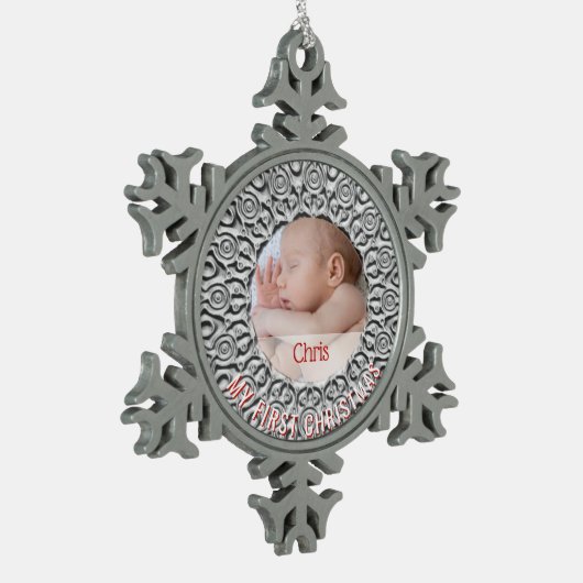 Eerste Kerstkerkerst Foto: Elegant Silver Red Tin Sneeuwvlok Ornament (Links)