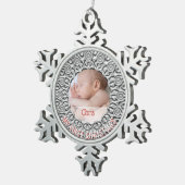 Eerste Kerstkerkerst Foto: Elegant Silver Red Tin Sneeuwvlok Ornament (Rechts)