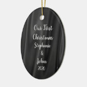 Eerste Kerstkerst Elegant Black & White Satin Cool Keramisch Ornament (Links)