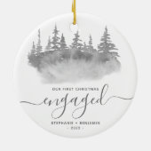 Eerste Kerstkerst met Woodland Trees Grey Script Keramisch Ornament (Achterkant)