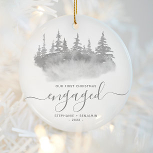 Eerste Kerstkerst met Woodland Trees Grey Script Keramisch Ornament