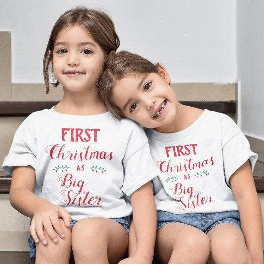 Eerste kerstkerstman grote zusje met rode tekst t-shirt