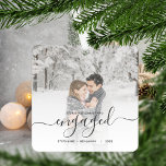 Eerste Kerstmis Aangepast Foto Grijs Manuscript Keramisch Ornament<br><div class="desc">Herinneer je verloving met dit mooie, moderne keepdoesie ornament. De grijze tekst leest "Onze eerste kerst bezet, "met het woord "bezeten"in elegant handschrift manuscript met bloei voor en na. Vervang het afbeelding van de steekproef met uw favoriete foto, en voeg uw namen en het jaar toe. Een witte de hulp...</div>