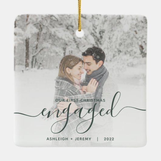 Eerste Kerstmis Aangepast Foto Groen Manuscript Keramisch Ornament (Achterkant)