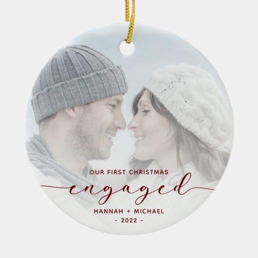 Eerste Kerstmis Aangepast Foto Rood Manuscript Keramisch Ornament (Voorkant)
