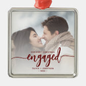 Eerste Kerstmis Aangepast Foto Rood Manuscript Metalen Ornament (Voorkant)