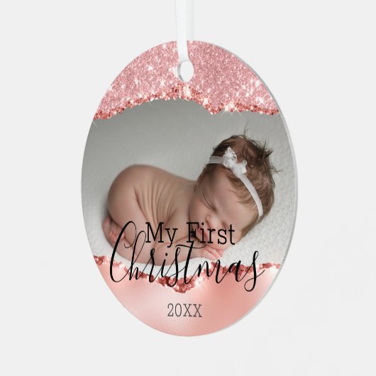 Eerste Kerstmis Aangepaste Baby Foto & Roze Glitte Metalen Ornament (Voorkant links)
