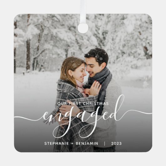 Eerste Kerstmis Aangepaste foto White Script Metalen Ornament (Voorkant)