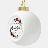 Eerste Kerstmis als Bloemige Mr en Mrs Keramische Bal Ornament (Rechts)
