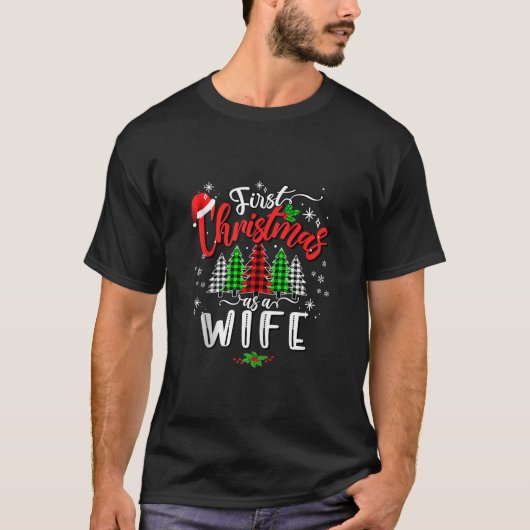 Eerste Kerstmis als een vrouw Familie Koppels Kers T-shirt (Voorkant)