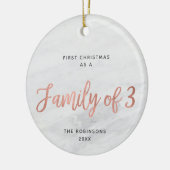 Eerste Kerstmis als Familie van 3 Gepersonaliseerd Keramisch Ornament (Links)