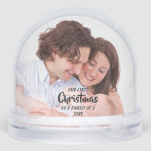 Eerste Kerstmis als familie van 3 Sneeuwbol (Achterkant)