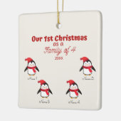Eerste Kerstmis als familie van 4 Penguin-Ornament Keramisch Ornament (Links)
