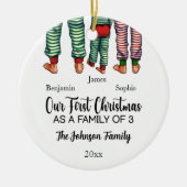 Eerste Kerstmis als familie van drie aangepaste Af Keramisch Ornament (Voorkant)
