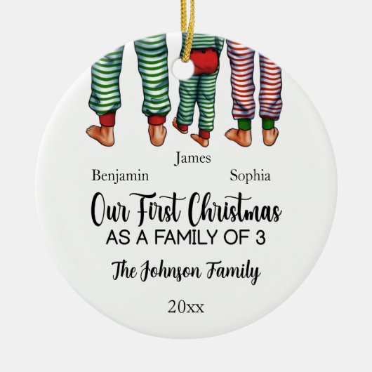 Eerste Kerstmis als familie van drie aangepaste Af Keramisch Ornament (Voorkant)