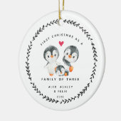 Eerste Kerstmis als familie van drie pinguïns Cera Keramisch Ornament (Links)