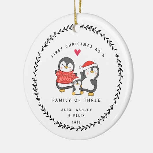 Eerste Kerstmis als familie van drie pinguïns Keramisch Ornament (Links)