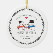 Eerste Kerstmis als familie van drie sneeuwmannen Keramisch Ornament (Voorkant)