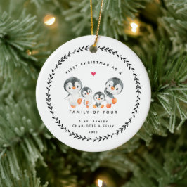 Eerste Kerstmis als familie van vier pinguïns Cera Keramisch Ornament