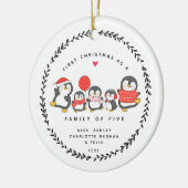 Eerste Kerstmis als familie van vijf pinguïns Keramisch Ornament (Links)