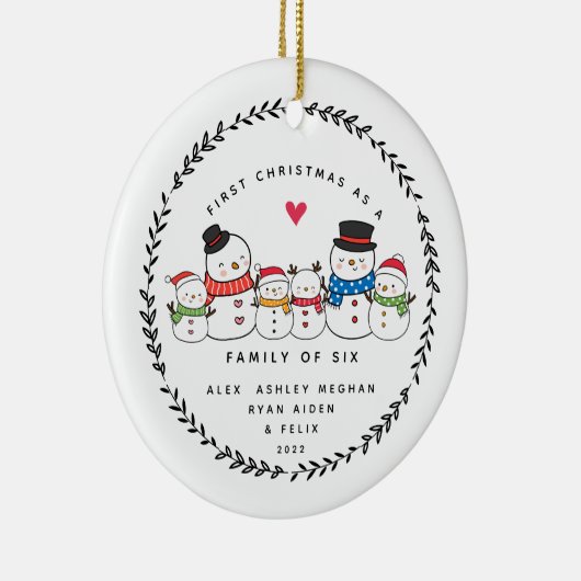 Eerste Kerstmis als familie van zes Snowmen Keramisch Ornament (Rechts)