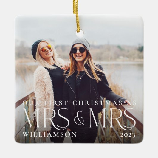 Eerste Kerstmis als foto van mevrouw & mevrouw Mod Keramisch Ornament (Voorkant)