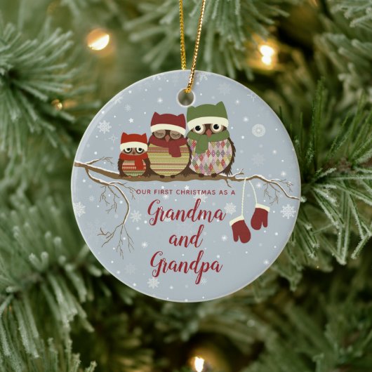 Eerste Kerstmis als Grandma Grandpa Owl Familie Aa Keramisch Ornament (Boom)