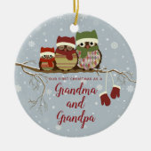 Eerste Kerstmis als Grandma Grandpa Owl Familie Aa Keramisch Ornament (Voorkant)