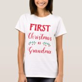 Eerste Kerstmis als Grootmafamilie met rode txt T-shirt (Voorkant)