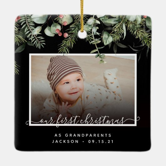 Eerste Kerstmis als grootouders 2 Foto Greenery Keramisch Ornament (Achterkant)