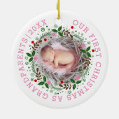 Eerste Kerstmis als grootouders met roze foto Keramisch Ornament (Achterkant)