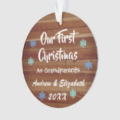 Eerste Kerstmis als grootouders Rustisch Ornament (voorkant)