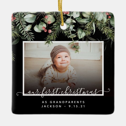 Eerste Kerstmis als Grootouders Winter Greenery Keramisch Ornament (Voorkant)