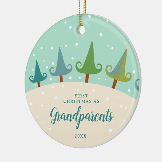 Eerste Kerstmis als grootouders Winter Pine Trees Keramisch Ornament (Links)