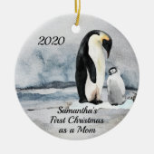 Eerste Kerstmis als mam Penguin en Baby Keramisch Ornament (Voorkant)