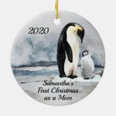 Eerste Kerstmis als mam Penguin en Baby Keramisch Ornament (Achterkant)
