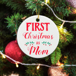 Eerste Kerstmis als mam wit met foto Keramisch Ornament<br><div class="desc">Dit kerstboomornament is perfect om je eerste kerstfeest als moeder te vieren. Er staat "Eerste Kerstmis als mama" in een modern rood lettertype op een witte achtergrond. De andere zijde heeft een aanpasbaar afbeelding van de baby, met naam en geboortedatum. Neem contact met me op als je objecten verder wilt...</div>