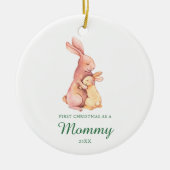 Eerste Kerstmis als mama Baby Bunny gepersonalisee Keramisch Ornament (Voorkant)