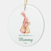 Eerste Kerstmis als mama Baby Bunny gepersonalisee Keramisch Ornament (Links)