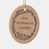 Eerste Kerstmis als mama Boho Wreath personaliseer Keramisch Ornament (Rechts)