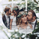 Eerste Kerstmis als Mr & Mrs · Elegante 2 foto Ova Metalen Ornament<br><div class="desc">Vier een vreugdevolle 1e vakantie als een getrouwd stel met een elegante aangepaste foto "Onze eerste kerst als Mr & Mrs" ovale metalen ornament. De afbeeldingen en alle formuleringen in deze sjabloon zijn eenvoudig te personaliseren. (AFBEELDING PLACEMENT TIP: Een eenvoudige manier om een foto precies te plaatsen hoe u wilt...</div>
