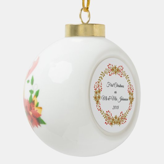 Eerste Kerstmis als Mr & Mrs Johanson Custom Name Keramische Bal Ornament (Links)