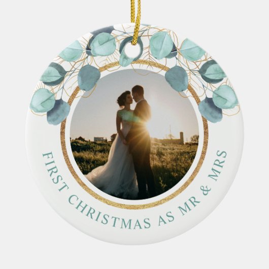 Eerste Kerstmis als Mrs. & Mrs. Eucalyptus Gold Fo Keramisch Ornament (Voorkant)