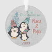 Eerste Kerstmis als Nana & Papa Schattige Penguin  Ornament (achterkant)
