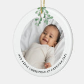 Eerste Kerstmis als ouders Foto Mistletoe Keramisch Ornament (Links)