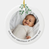 Eerste Kerstmis als ouders Foto Mistletoe Keramisch Ornament (Achterkant)