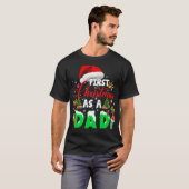 Eerste Kerstmis als pap Santa Hat Oegly Kerstmis 2 T-shirt (Voorkant volledig)