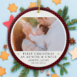 Eerste Kerstmis als Tante & Oom Foto Plaid Keramisch Ornament<br><div class="desc">Personaliseer dit ornament met een foto van je baby en het jaar om een mooi aandenken cadeau te maken voor de nieuwe tante en oom.</div>